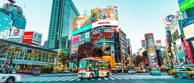 Städtereisen: Die beleuchtete Innenstadt von Tokio