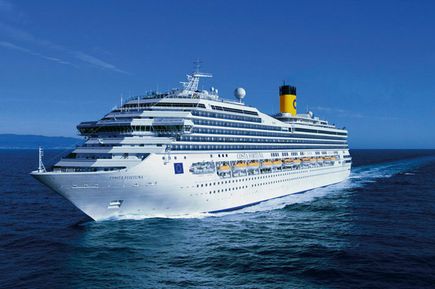 Kreuzfahrten 2026: Das Schiff Costa Fortuna auf dem Meer