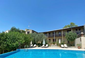 Eveleos Country House
