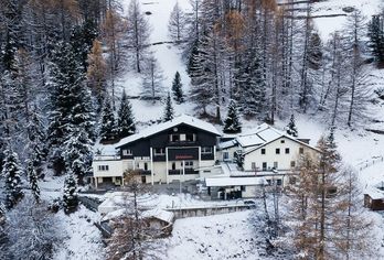 Waldhotel Fletschhorn - Panoramic Retreat in Saas Fee
