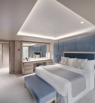 Das Schlafzimmer einer Suite auf einem Schiff im Tarif MSC Yacht Club